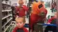 Padre le juega una broma pesada a su pequeño hijo durante una visita al centro comercial