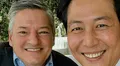 Squid game: actor de Gi Hun en la serie coreana posa junto al CEO de Netflix