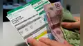 Mujer paga los recibos de luz que encontró dentro de una bolsa con dinero