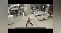 Joven es sorprendida por su jefe mientras baila K-pop en el trabajo