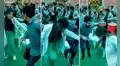 Amigos asisten a fiesta patronal con banda en vivo y sorprenden con coreografía de huayno