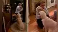 Perro se emociona cuando sus dueños llegan a casa con un cachorro que adoptaron por Navidad  