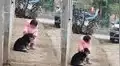 Niña tiene tierno gesto para proteger a su perro de los fuegos artificiales en Año Nuevo Chino