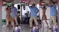 Quinceañera sorprende al enfrentarse a su padre en divertido duelo de baile