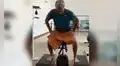 Fernando Calviño, el instructor de yoga que levanta hasta 75 kilogramos con sus testículos