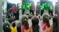 ‘Hulk’ aparece en un cumpleaños y niños estallan de risa al ver que no llevaba sus shorts