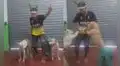 Joven disfraza a sus perritos para bailar una danza selvática y encantan con sus mejores pasos