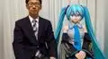 Japonés que se casó con su novia holograma sufre una crisis: ya no habla con ella