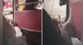 Captan a mujer pelando unas patas de pollo mientras viaja en transporte público