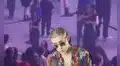 Intérprete de lengua de señas traduce las letras de las canciones en concierto de Bad Bunny