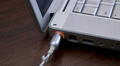 ¿Es bueno o malo tener la laptop siempre conectada al enchufe?