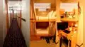 ¿Cómo es el interior de la cabina donde viven los jóvenes que trabajan en los cruceros?