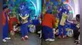 Imitador de Sonic es captado cuando intentaba la ‘supervelocidad’, pero se tropieza y bota la torta
