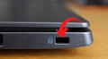 ¿Para qué sirve el agujero que se encuentra en el lado derecho o izquierdo de tu laptop?