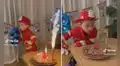 Niño se viste de bombero para su cumpleaños, pero se asusta con el fuego de la vela