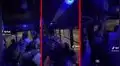 Conductor arma fiesta dentro de su bus y pasajeros no pueden evitar cantar a todo pulmón