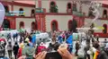 Policías y ciudadanos de Puno tienen divertido enfrentamiento por carnavales con agua y espuma