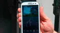 ¿Por qué la pantalla del teléfono se oscurece cuando estás bajo el sol y cómo solucionarlo?