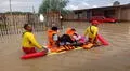 ¡Los llegan a rescatar! Evacúan a pobladores cuyas viviendas se inundaron por intensas lluvias en Piura