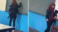 Profesora se hace viral al cargar y consolar a una perrita que había ingresado asustada a su clase
