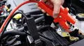 ¿Qué daños podría causar pasar corriente de batería de un carro a otro?
