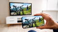 ¿Cómo conectar mi celular a mi televisor sin cable?