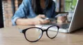¿Usas lentes con filtro azul? Científicos aseguran que no funcionan y esta es la razón