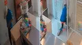 Ladrón entra a robar una tienda, pero termina encerrado por la vendedora: “Me gustan los finales felices”