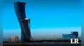 Capital Gate, el rascacielos más inclinado del mundo que supera a la Torre de Pisa