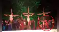 Hombre desata pelea en plena escena de crucifixión y en redes lo trolean: “Seguro quería el papel de Jesús”