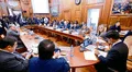 Premier Gustavo Adrianzén rehúye al debate técnico con los presidentes de reguladores