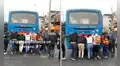 Peruanos empujaron combi averiada para llegar a sus trabajos: “No pagamos pasaje”