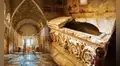 Arqueólogos descubren supuesta tumba de San Nicolás, el "verdadero 'Santa Claus'", en una iglesia de Turquía