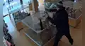Colorado: ladrones fingieron una emergencia médica para llevarse 2 cachorros de una tienda de mascotas