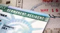 Medida vigente de USCIS no permite a inmigrantes obtener la Green Card si no presentan este nuevo requisito en 2025