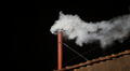 Así se fabrica el humo blanco y negro que se usará para la elección del siguiente papa en el cónclave