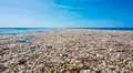 La 'isla de plástico' que triplica en tamaño a Francia y recibe el nombre de 'séptimo continente' en medio del océano Pacífico