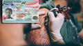 Nuevo obstáculo para inmigrantes en EEUU: si tienes estos tatuajes podrían negarte la Green Card en 2025