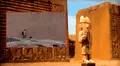 ¡Atentado contra el patrimonio! captan a joven realizando pintas obscenas en Chan Chan