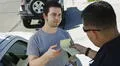 California: no solo los conductores, sino también los pasajeros son multados por vigente ley de seguridad vehicular