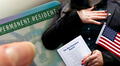 ¿Si renuevo la Green Card se retrasará mi solicitud de ciudadanía americana? Esto advierte USCIS