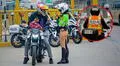 Asociación de motociclistas pide prórroga para nueva multa por no llevar chaleco con placa: medida inicia el 22 de mayo