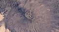 Un astronauta descubre desde el espacio un misterioso lago oculto y rastros antiguos de lava en un supervolcán en el desierto