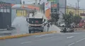 Fuga de gas en camión cisterna entre av. Nicolás Arriola y Canadá, en La Victoria: 4 unidades de bomberos en la zona