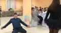 Joven intentó hacer 'breakdance' en fiesta y termina lastimándose el brazo: "Videos que duelen"
