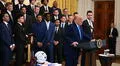 Donald Trump recibe en la Casa Blanca a los Florida Gators, campeones del básquet NCAA: "¿Creyeron que iban a ganar?"