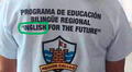Estudiante promociona enseñanza de inglés en el Callao, pero error en impresión de polo desata risas: “Inglish for the future”