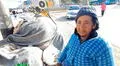 Adulta mayor duerme en las calles tras ser desalojada por su hija de su casa y pide ayuda para viajar a Puno