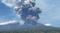 Volcán Etna entra en erupción en Sicilia: lanza una enorme nube de ceniza visible desde kilómetros en Italia