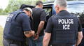 Malas noticias para inmigrantes en EEUU: gobernador de este estado exige a la policía colaborar con ICE para transportar indocumentados